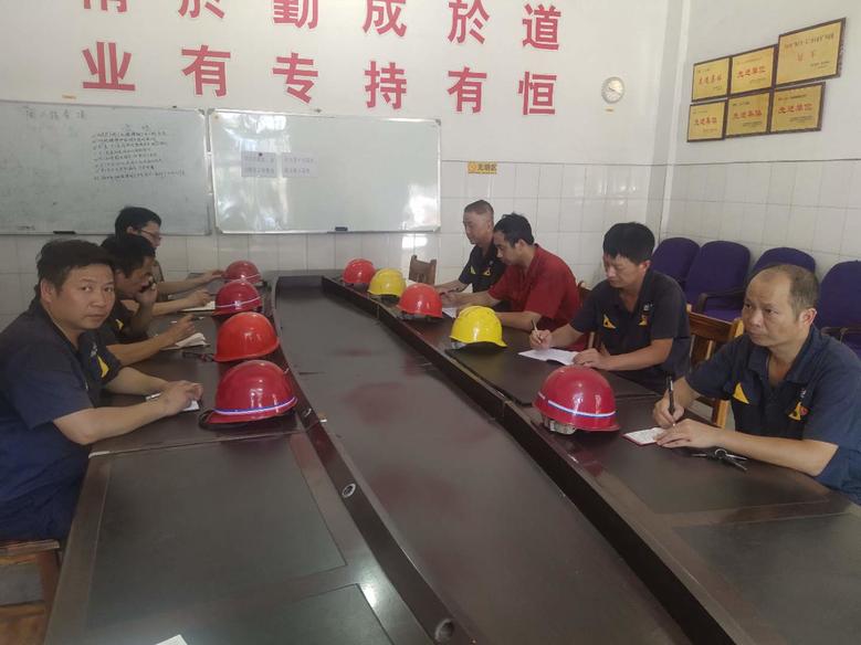 景焦能源公司工會(huì)持續(xù)開展系列高溫慰問(wèn)活動(dòng)2.jpg